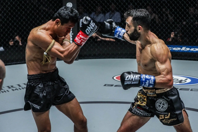 (คลิป)"เพชรดำ"เสียเข็มขัดแชมป์โลก-"แสตมป์"คว่ำนักสู้อินเดีย