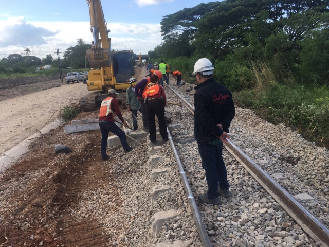 รถไฟสายใต้ล่าช้า 3-5 ชม. หลังเกิดเหตุรถตกรางระหว่างสถานีห้วยทรายใต้ – หัวหิน