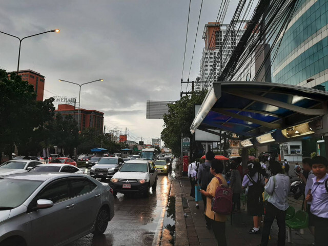 ฝนตกหนักทั่วกรุง จราจรติดขัดหลายพื้นที่