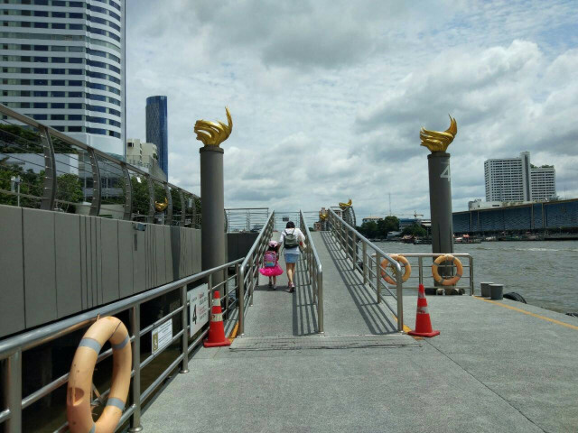 สุดยอดท่าเรืออารยสถาปัตย์เพื่อคนทั้งมวล ที่ "ไอคอนสยาม" สะดวก ทันสมัย ถูกใจคนทุกวัย