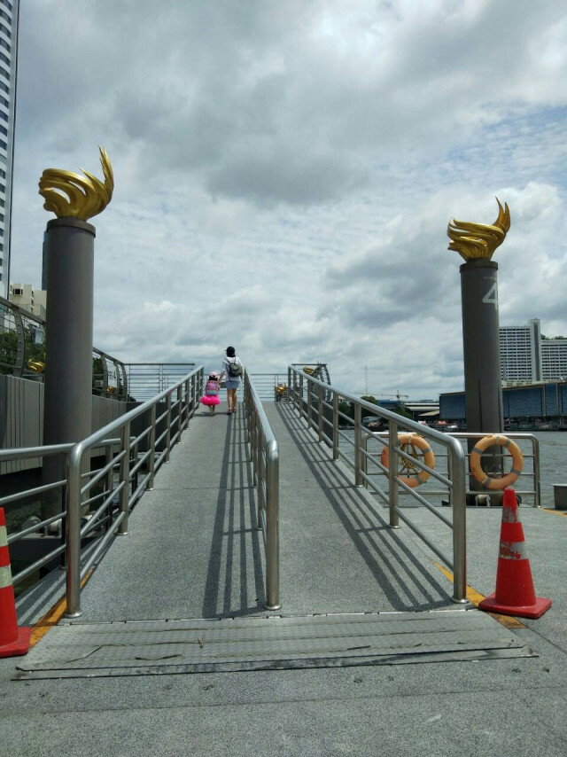 สุดยอดท่าเรืออารยสถาปัตย์เพื่อคนทั้งมวล ที่ "ไอคอนสยาม" สะดวก ทันสมัย ถูกใจคนทุกวัย