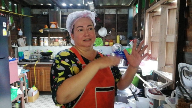 อดีตนางเอก "แหม่ม อลิษา" ผันตัวขายข้าวตามสั่งเลี้ยงชีพ หลังประสบมรสุมชีวิตอย่างหนัก