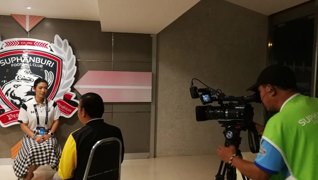 (คลิป) "มาดามเก๋" ...ขอนำสุพรรณบุรีฯสู้จนนาทีสุดท้าย