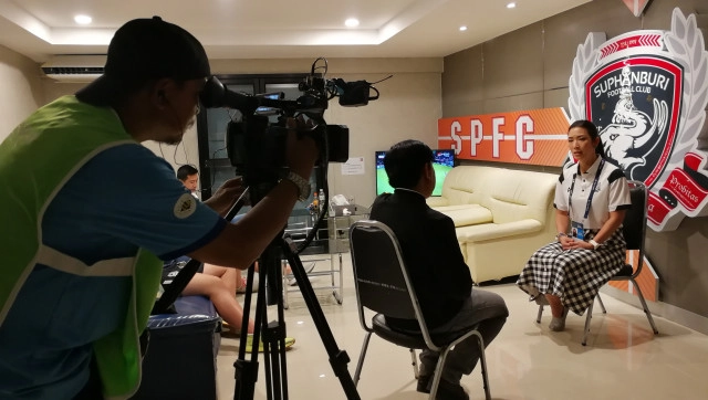 (คลิป) "มาดามเก๋" ...ขอนำสุพรรณบุรีฯสู้จนนาทีสุดท้าย