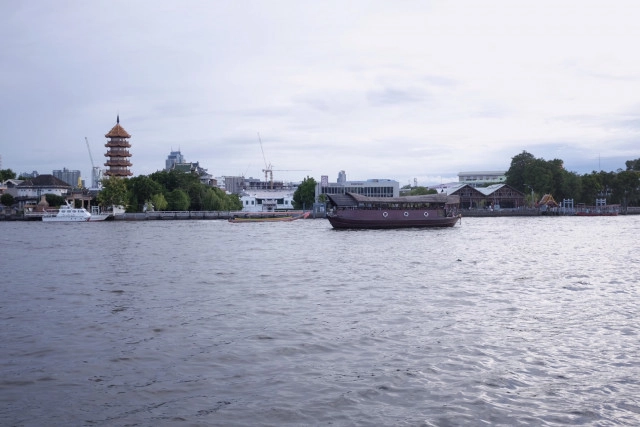 หลบความวุ่นวายไปนั่งชิล ที่ "Samsara Bar" บาร์ลับๆ ริมเจ้าพระยา