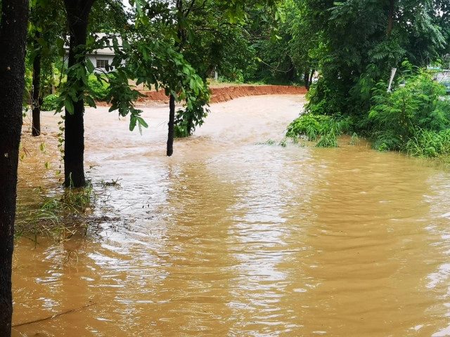 จากแล้งสู่น้ำล้น อ่างเก็บน้ำห้วยโทง สกลนคร เกินกักเก็บ