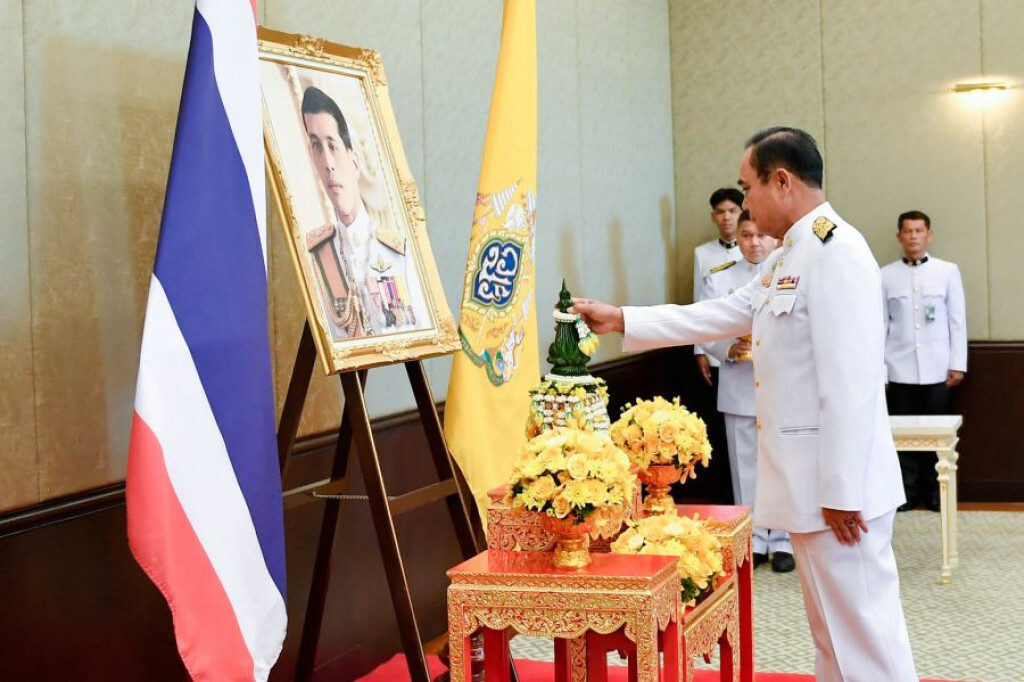 นายกฯ นำครม.รับพระราชดำรัสฯ ในหลวง นายกฯ นำครม.รับพระราชดำรัสฯ ในหลวง