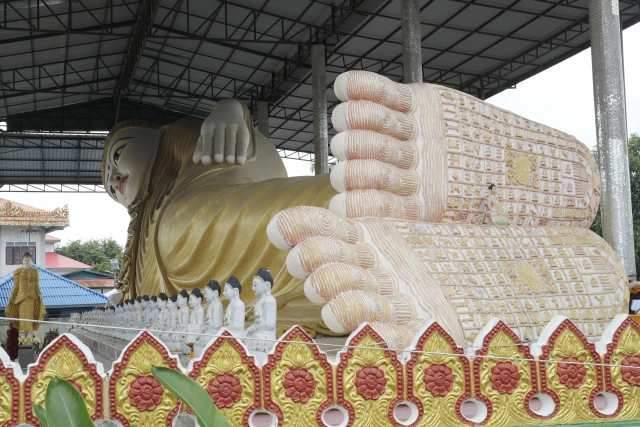 พระตาหวาน พระนอนองค์ใหญ่ที่ตาหวานที่สุด