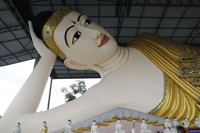 พระตาหวาน พระนอนองค์ใหญ่ที่ตาหวานที่สุด