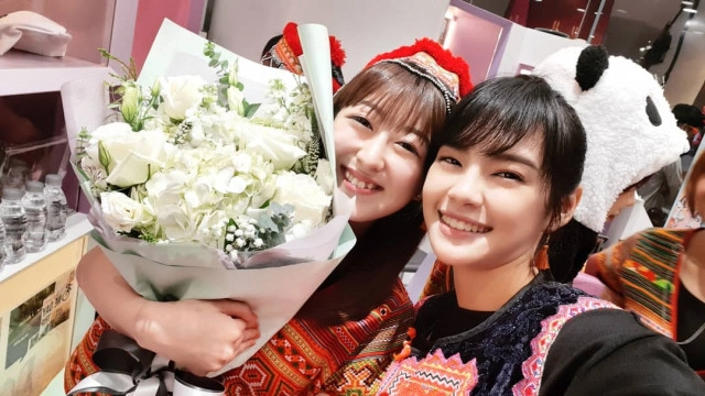 สุดซึ้ง!! สมาชิก BNK48 อำลา "รินะ-ออม" ไป CGM48