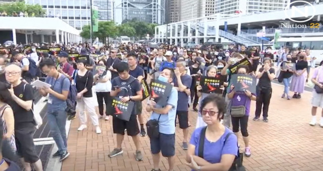 ประท้วงคาเธ่ย์ ไล่ออกพนักงานร่วมชุมนุมต่อต้านรัฐบาล