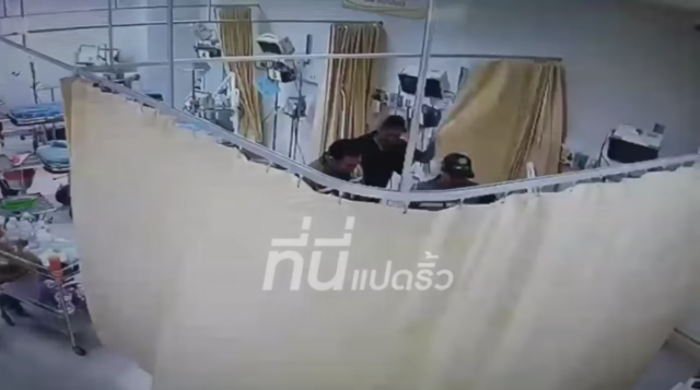 ว่อนโซเชียล! คลิปกล้องวงจรปิด กลุ่มคนปริศนาแต่งกายคล้ายตร. กระหน่ำทุบผู้ต้องหาคาเตียงผู้ป่วย