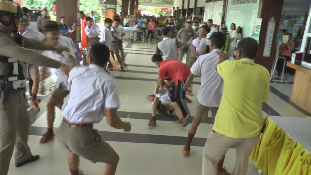 แบบนี้ต้องเหวี่ยงแห! ซ้อมเสมือนจริง "แก๊งโจ๋" บุกป่วน รพ.