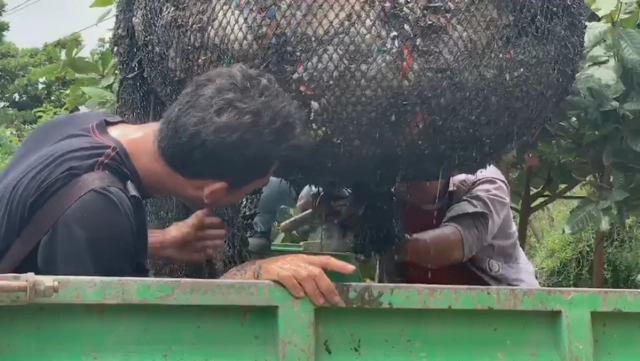 ได้ผลเกินคาด! "ตาข่ายดักขยะ" ก่อนลงทะเล