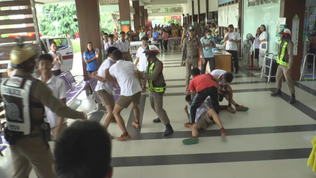 แบบนี้ต้องเหวี่ยงแห! ซ้อมเสมือนจริง "แก๊งโจ๋" บุกป่วน รพ.