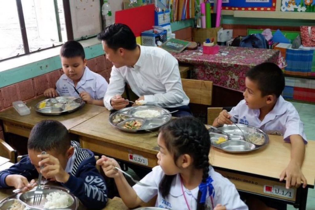 "อาหารกลางวันเด็ก"เรื่องของคนตัวเล็กที่ยิ่งใหญ่ "อาหารกลางวันเด็ก"เรื่องของคนตัวเล็กที่ยิ่งใหญ่