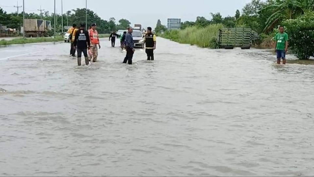 ปราจีนบุรี - น้ำป่าไหลหลากท่วมถนนสาย 359