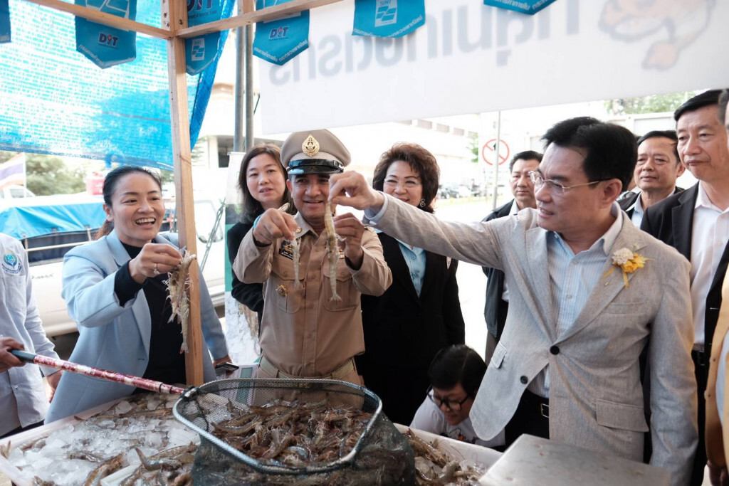 จุรินทร์โปรโมทกินกุ้งกระตุ้นส่งออก จุรินทร์โปรโมทกินกุ้งกระตุ้นส่งออก