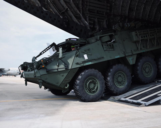 ถึงไทยแล้ว!! บิ๊กแดง ไปต้อนรับเอง "รถเกราะ Stryker"
