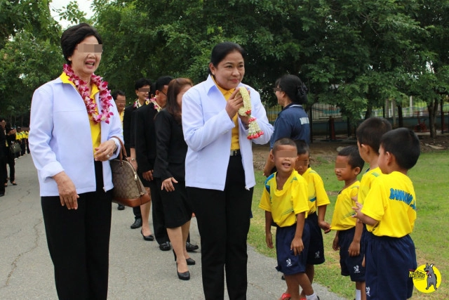 เพจดัง แฉ! ผอ.เซ็นย้าย "ครูอ้อม" จัดเลี้ยงเกษียณอายุ โดยใช้เงินหลวง