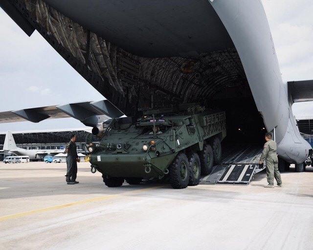 ถึงไทยแล้ว!! บิ๊กแดง ไปต้อนรับเอง "รถเกราะ Stryker"