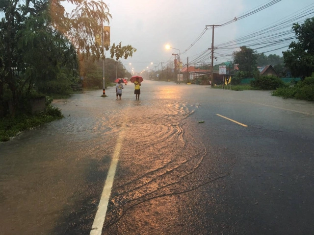 ประกาศปิดเรียน พิษ"โพดุล" น้ำท่วมเสนางคนิคม
