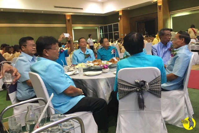 เพจดัง แฉ! ผอ.เซ็นย้าย "ครูอ้อม" จัดเลี้ยงเกษียณอายุ โดยใช้เงินหลวง