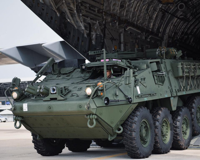 ถึงไทยแล้ว!! บิ๊กแดง ไปต้อนรับเอง "รถเกราะ Stryker"
