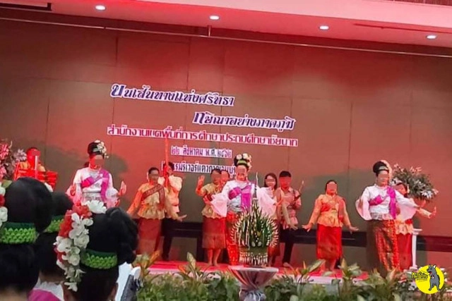 เพจดัง แฉ! ผอ.เซ็นย้าย "ครูอ้อม" จัดเลี้ยงเกษียณอายุ โดยใช้เงินหลวง