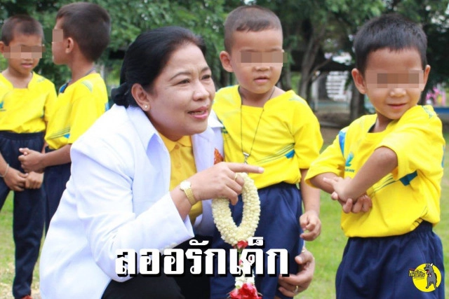เพจดัง แฉ! ผอ.เซ็นย้าย "ครูอ้อม" จัดเลี้ยงเกษียณอายุ โดยใช้เงินหลวง