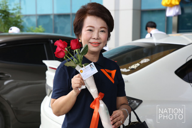 กองเชียร์แห่ให้กำลังใจ"โกวิท"..สุดท้ายรอเก้อ!