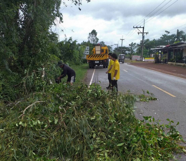 ทางหลวงชนบทเตือนถนนที่ได้รับผลกระทบพายุโพดุล