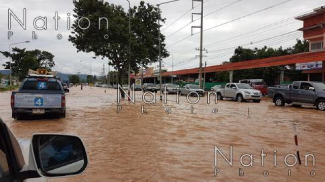 "ยิ่งลักษณ์" ส่งกำลังชาวเหนือ-อีสาน พ้นวิกฤติ "โพดุล"