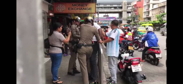 เตรียมแจ้งข้อหา "ต่อสู้ขัดขวาง" หนุ่มไนจีเรียชกหน้าตำรวจ
