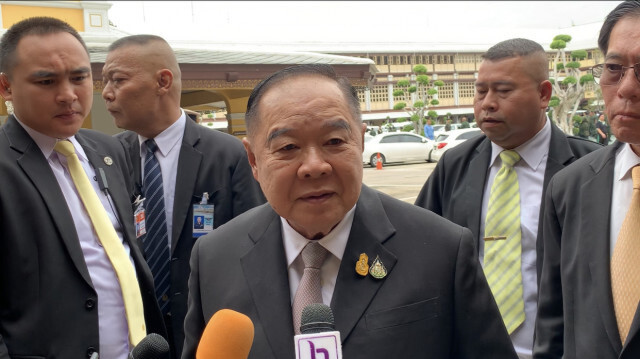 "ประวิตร" ขอ เรื่องการเมืองพูดในสภาให้จบ อย่าออกข้างนอก