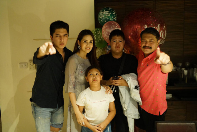 เหมือนกันไหม? " วัน อยู่บำรุง " แชร์รูปความเหมือน พ่อ-ลูก