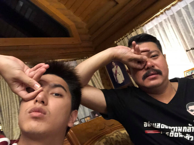 เหมือนกันไหม? " วัน อยู่บำรุง " แชร์รูปความเหมือน พ่อ-ลูก