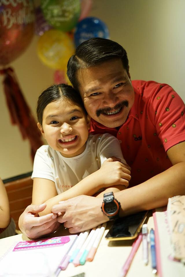 เหมือนกันไหม? " วัน อยู่บำรุง " แชร์รูปความเหมือน พ่อ-ลูก