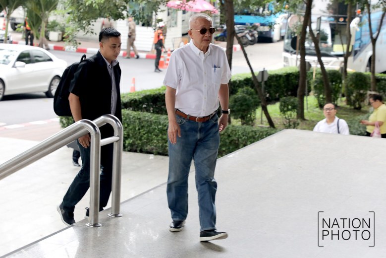 "สนธิ ลิ้มทองกุล" ปรากฎตัวฟังคดีลูกชาย หลังพ้นโทษเมื่อวาน
