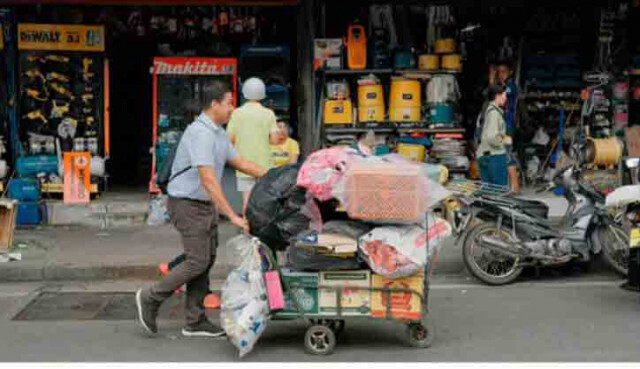 'ชัชชาติ' ย่องลงพื้นที่ส่องปัญหาเมืองกรุง - มาแน่! ศึกชิงเก้าอี้ 'ผู้ว่าฯกทม.'