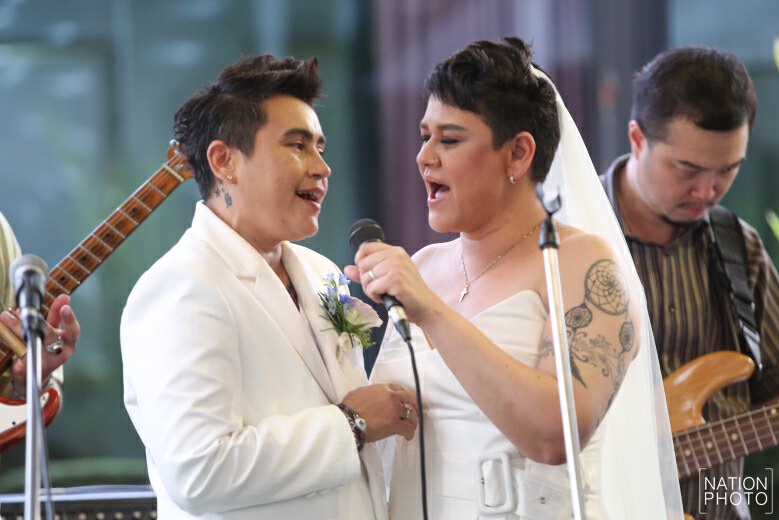 'สุกัญญา มิเกล' ควงสาวหล่อ 'จอม สุพินดา' ฉลองวิวาห์อินดี้
