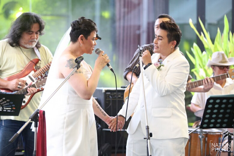 'สุกัญญา มิเกล' ควงสาวหล่อ 'จอม สุพินดา' ฉลองวิวาห์อินดี้