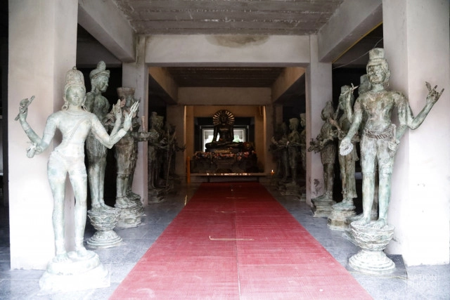 ศุกร์ (สุข) ละวัด : วัดไทยสามัคคี