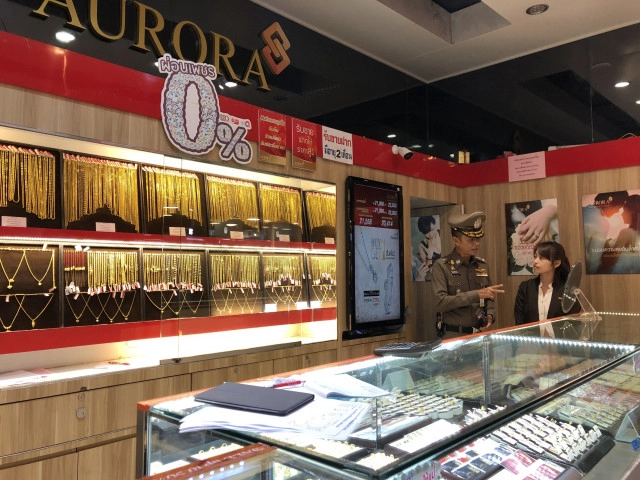 ได้เบาะแสคนร้ายจี้ร้านทอง เคยมาดูลาดเลาก่อนลงมือ