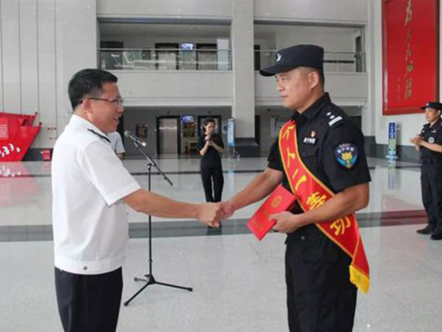 โซเชียลจีนแชร์! นาทีสไนเปอร์..ยิงคนร้ายจับตัวประกัน แบบนัดเดียวปิดจ็อบ!