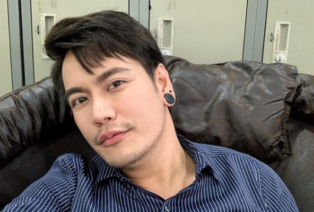 แฟนคลับให้กำลังใจ ‘อ๊อฟ ปองศักดิ์’ แม่ป่วยอาการหนัก ซีกขวาขยับไม่ได้!