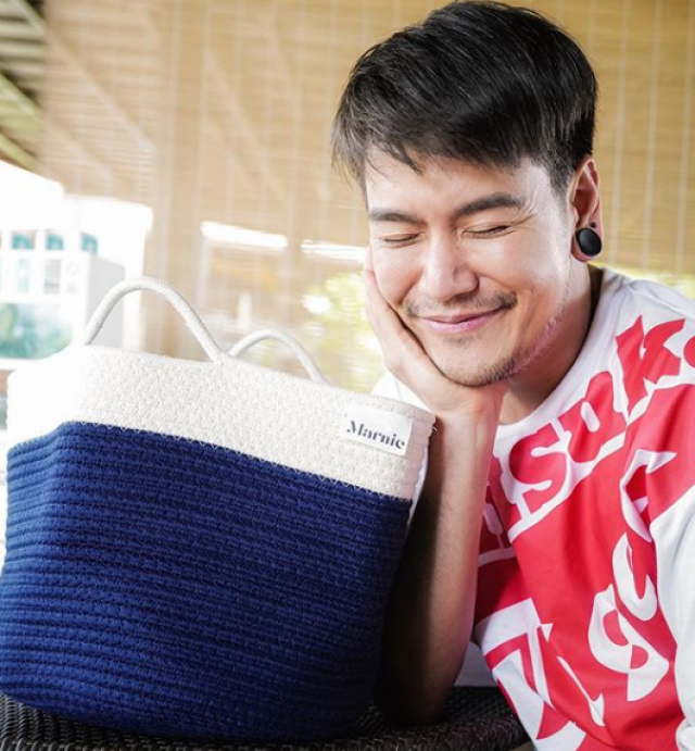 แฟนคลับให้กำลังใจ ‘อ๊อฟ ปองศักดิ์’ แม่ป่วยอาการหนัก ซีกขวาขยับไม่ได้!