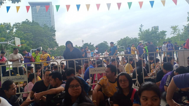 โอตะ bnk48 บ่นยับ!! ต่อคิวรับบัตรกีฬาสี ล่าช้านับชั่วโมง