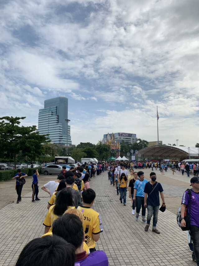 โอตะ bnk48 บ่นยับ!! ต่อคิวรับบัตรกีฬาสี ล่าช้านับชั่วโมง