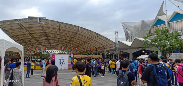 โอตะ bnk48 บ่นยับ!! ต่อคิวรับบัตรกีฬาสี ล่าช้านับชั่วโมง
